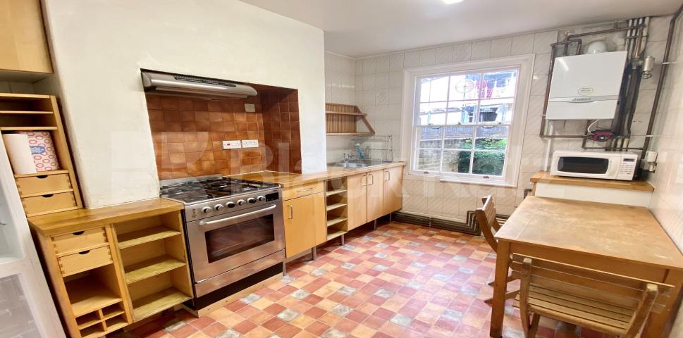 			LET , 4 Bedroom, 1 bath, 1 reception Terraced House			 Park Street, Borough 